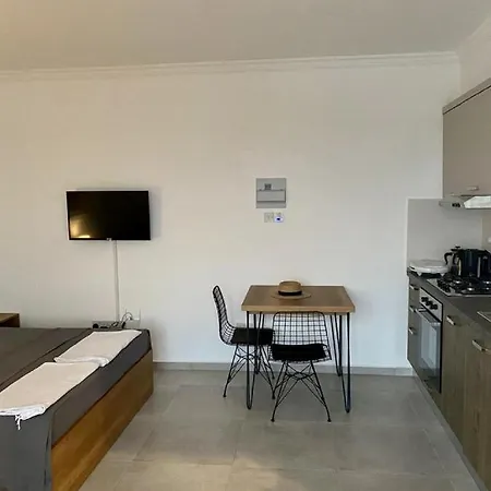 Sleek Flat With Shared Pool And Sea View In Iskele Appartement