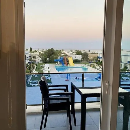 Apartman Sleek Flat With Shared Pool And Sea View In Iskele Kerínia