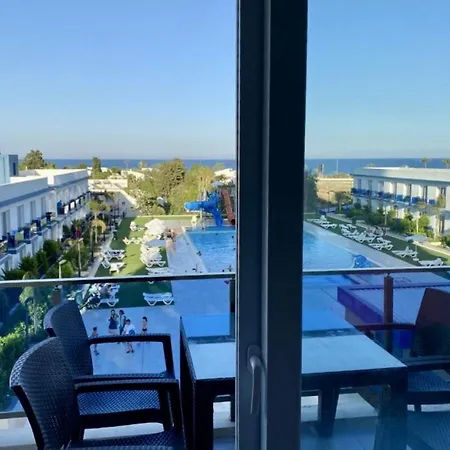 Sleek Flat With Shared Pool And Sea View In Iskele Appartement Girne